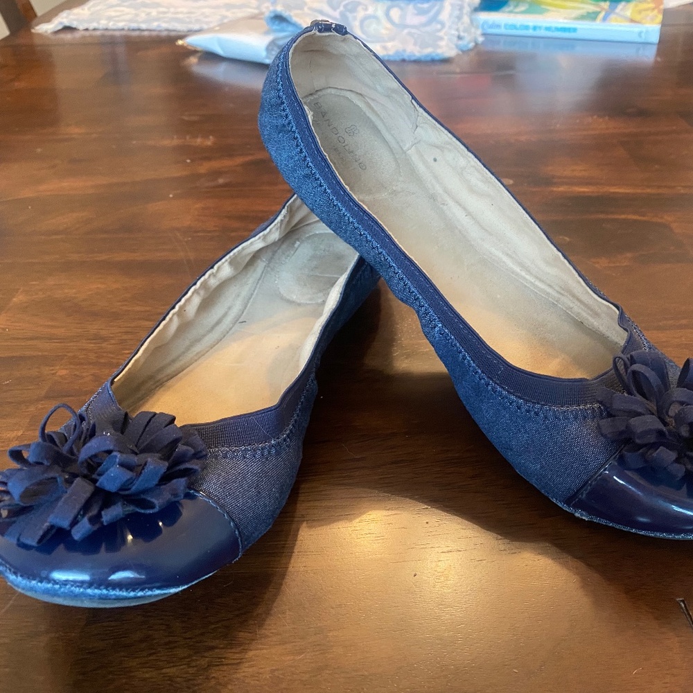 Bandolino Elisabete Ballet Flat w/flower Pom - Size 10